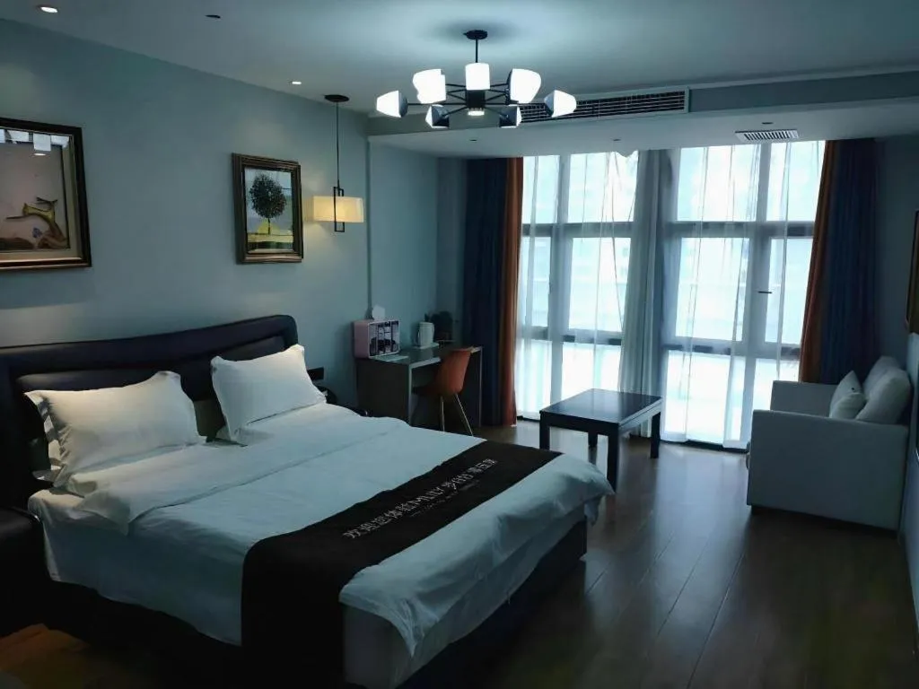 Bed in Shell Hotel Zhengzhou East High-Speed Railway Station Zhengdong Commerical Center