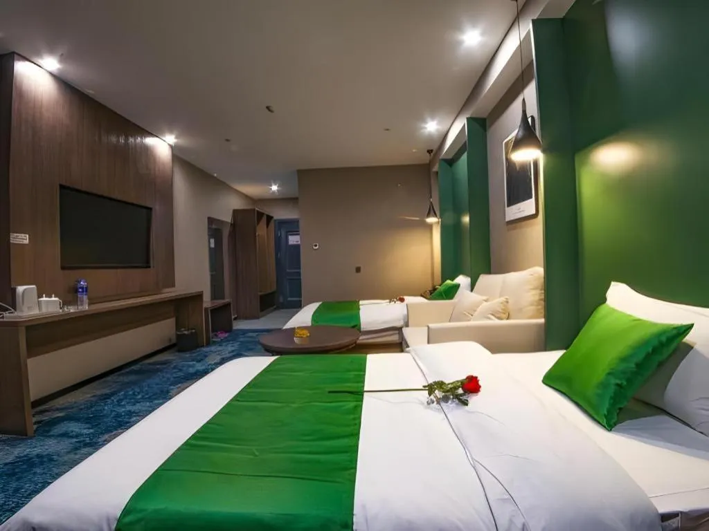 Bed in Shell Hotel Zhengzhou East High-Speed Railway Station Zhengdong Commerical Center