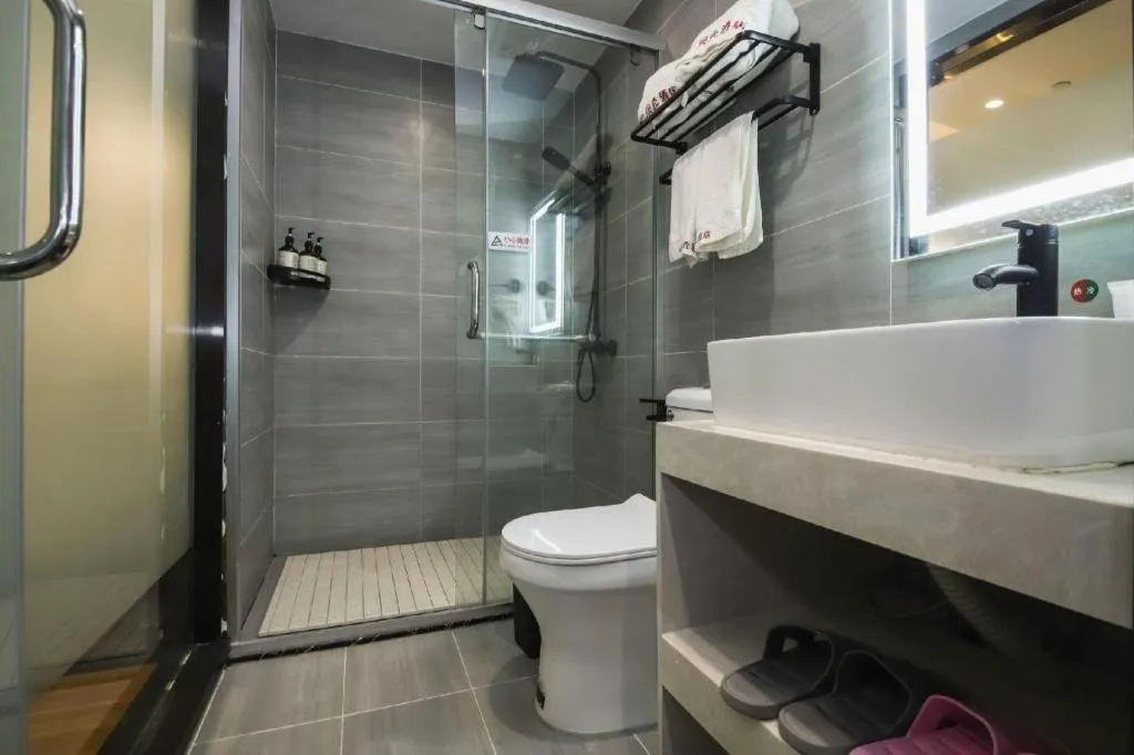 Shell Hotel Zhengzhou East High-Speed Railway Station Zhengdong Commerical Center