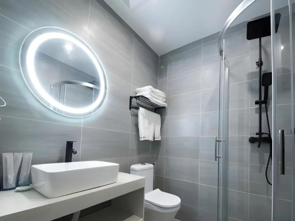 Shell Hotel Zhengzhou East High-Speed Railway Station Zhengdong Commerical Center