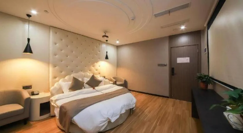 Bed in Shell Hotel Zhengzhou East High-Speed Railway Station Zhengdong Commerical Center