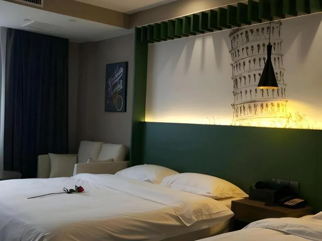 Bed in Shell Hotel Zhengzhou East High-Speed Railway Station Zhengdong Commerical Center