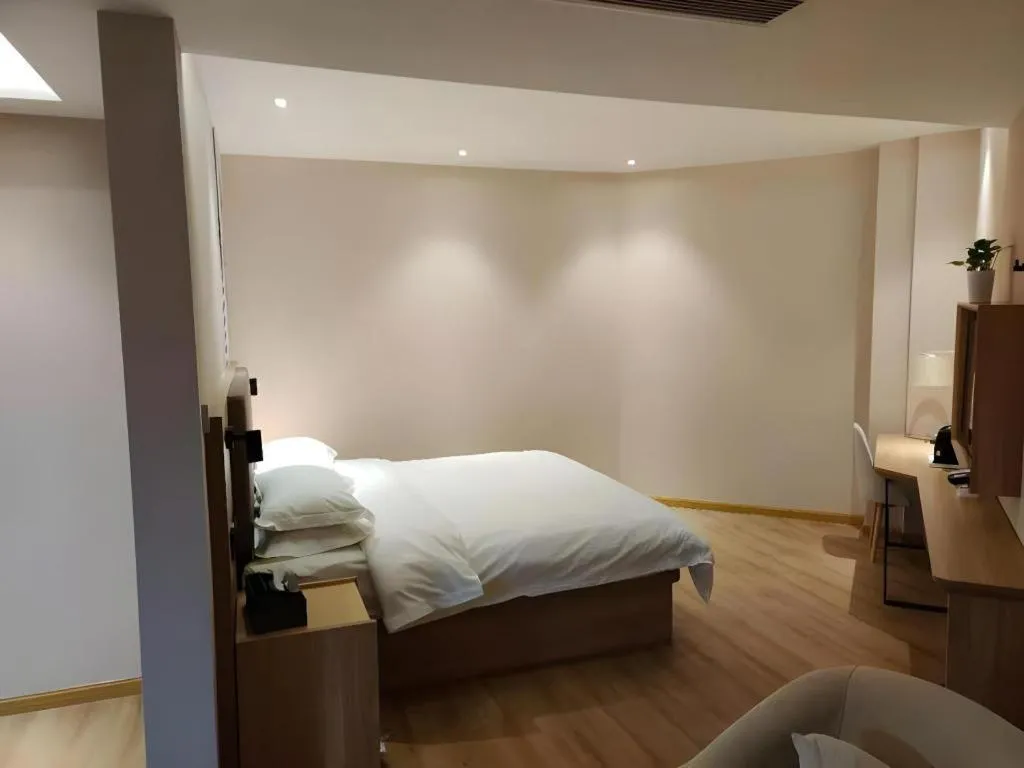 Bed in GreenTree Inn Hubei Yangxin County Lianhua Lake Mingyue Bay