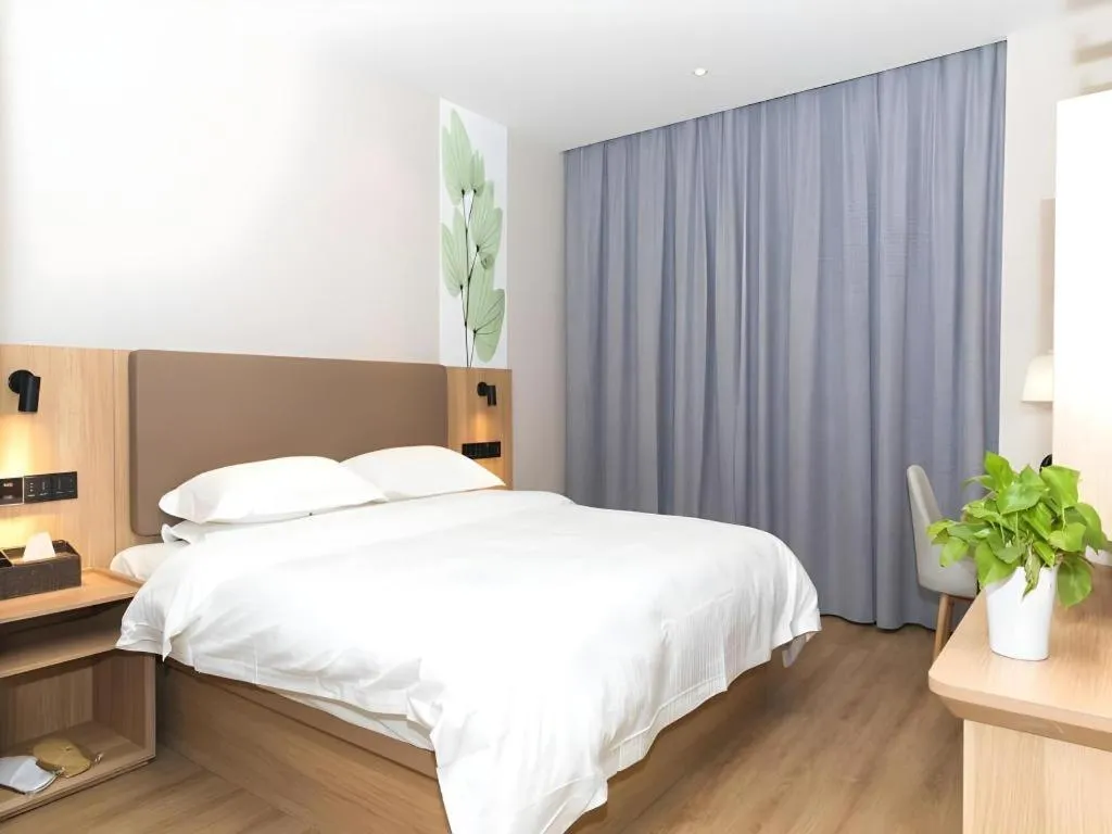 Bed in GreenTree Inn Hubei Yangxin County Lianhua Lake Mingyue Bay