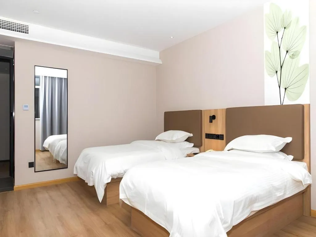 Bed in GreenTree Inn Hubei Yangxin County Lianhua Lake Mingyue Bay