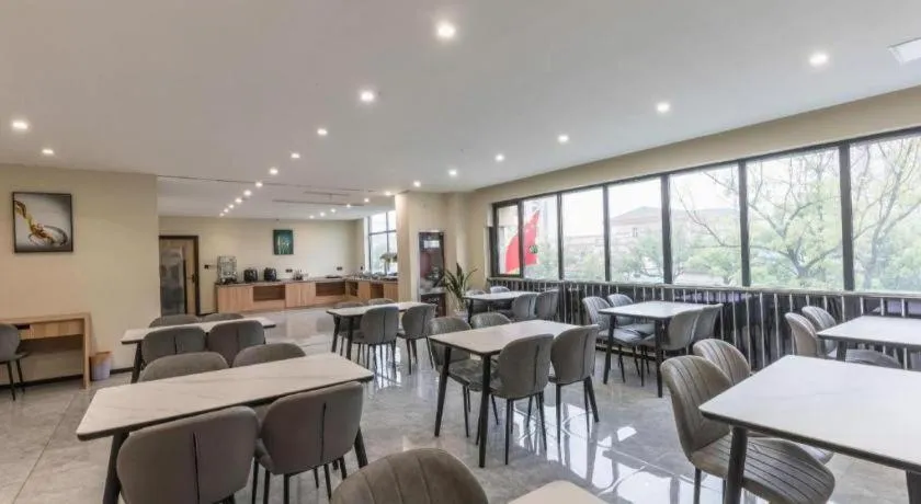 GreenTree Inn Express Zhangjiagang Hexing Town Shazhou Professional Institue of Technology