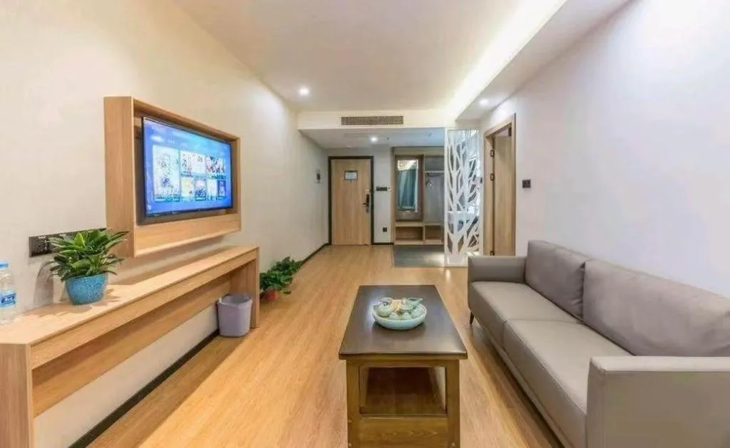 GreenTree Inn Express Zhangjiagang Hexing Town Shazhou Professional Institue of Technology