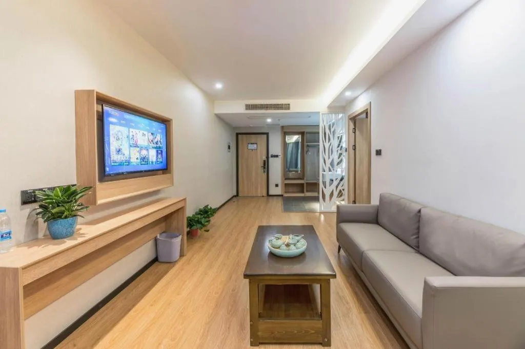 GreenTree Inn Express Zhangjiagang Hexing Town Shazhou Professional Institue of Technology