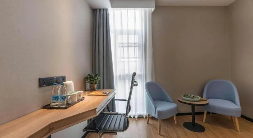 GreenTree Inn Express Zhangjiagang Hexing Town Shazhou Professional Institue of Technology