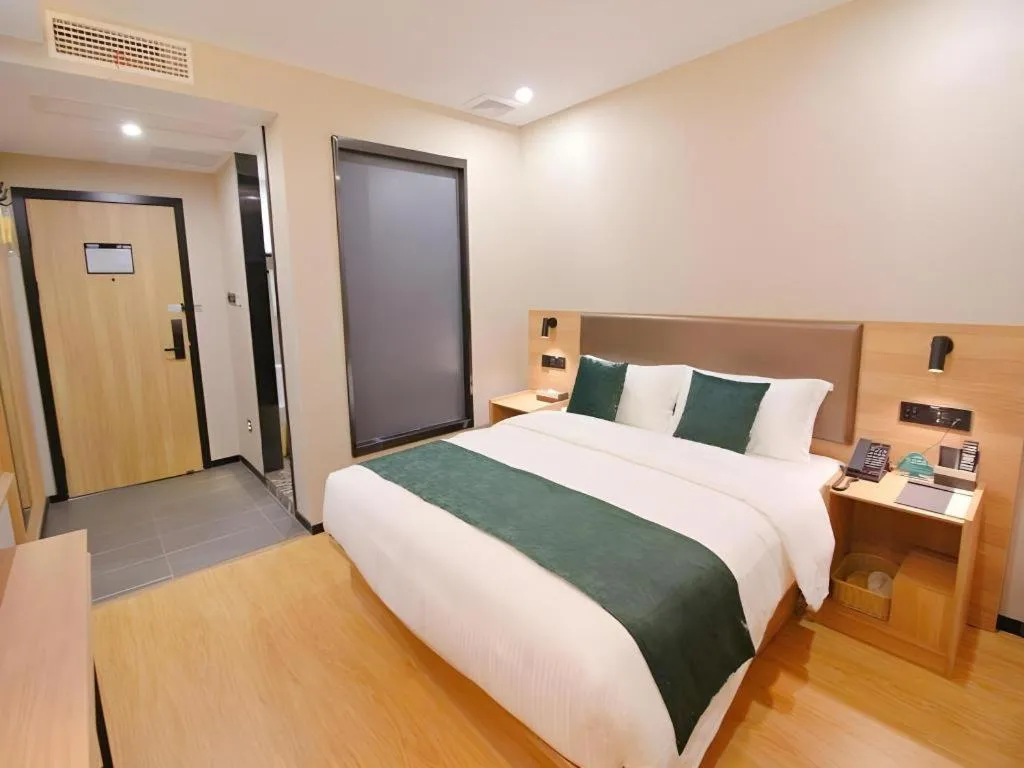 Bed in GreenTree Inn Express Zhangjiagang Hexing Town Shazhou Professional Institue of Technology