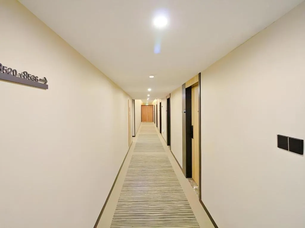 GreenTree Inn Express Zhangjiagang Hexing Town Shazhou Professional Institue of Technology