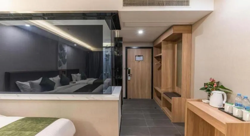 GreenTree Inn Express Zhangjiagang Hexing Town Shazhou Professional Institue of Technology