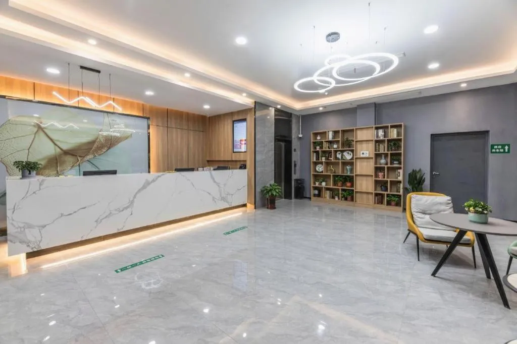 GreenTree Inn Express Zhangjiagang Hexing Town Shazhou Professional Institue of Technology