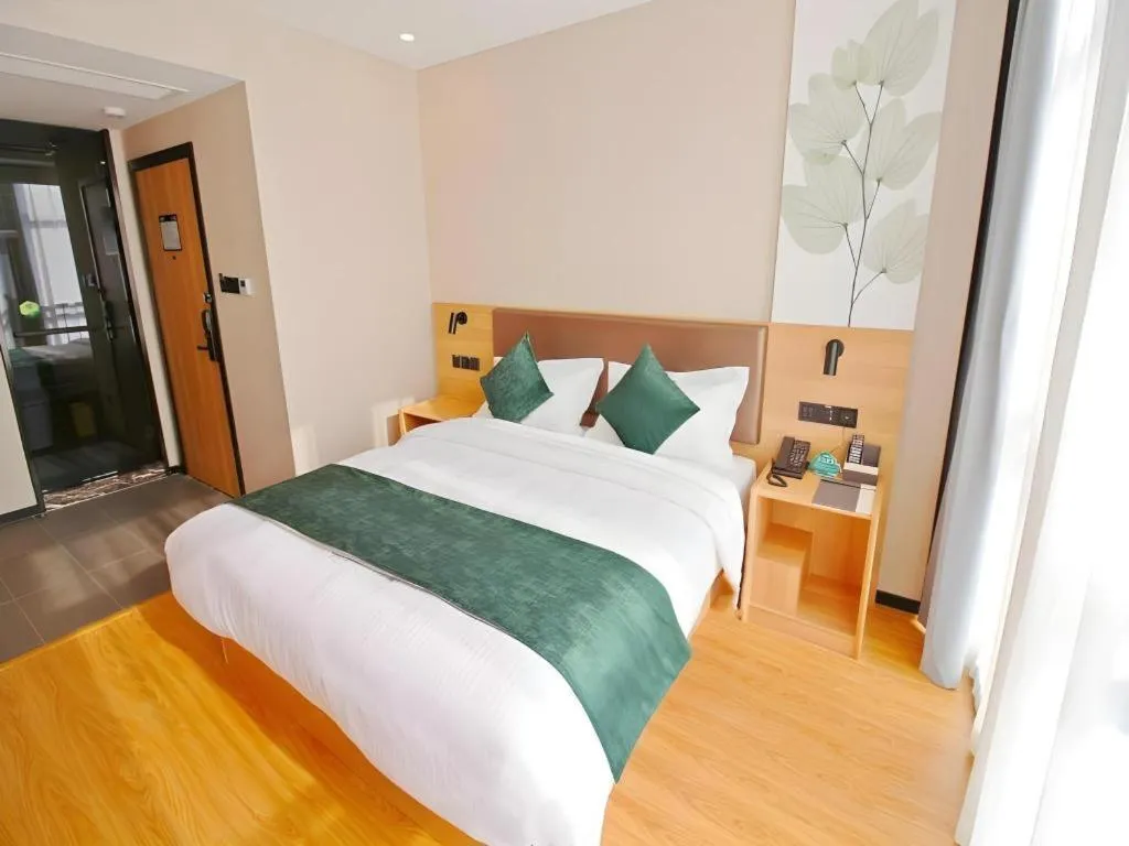 Bed in GreenTree Inn Express Zhangjiagang Hexing Town Shazhou Professional Institue of Technology