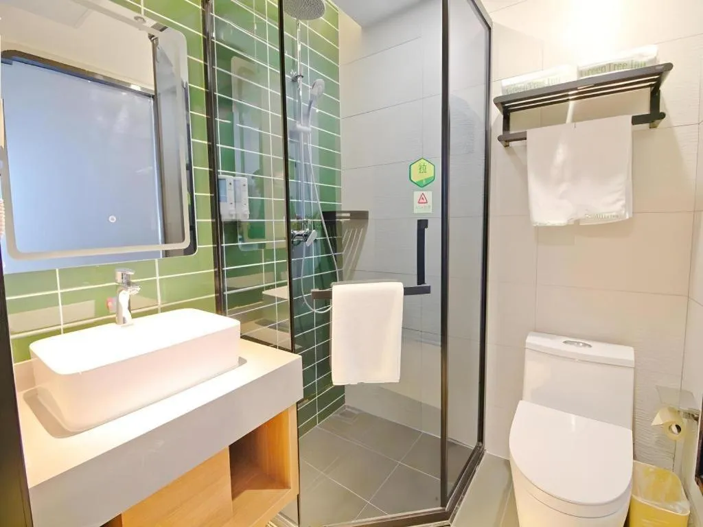 GreenTree Inn Express Zhangjiagang Hexing Town Shazhou Professional Institue of Technology