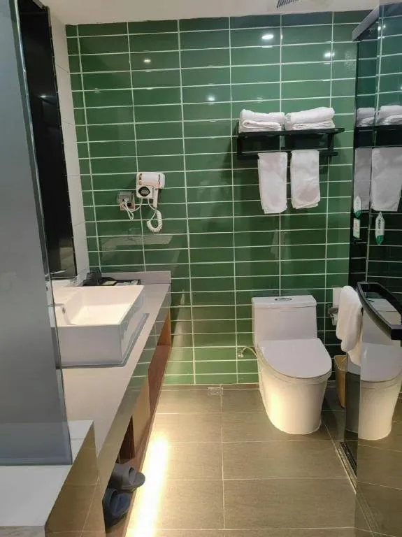 GreenTree Inn Express Zhangjiagang Hexing Town Shazhou Professional Institue of Technology