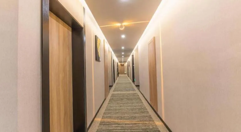 GreenTree Inn Express Zhangjiagang Hexing Town Shazhou Professional Institue of Technology