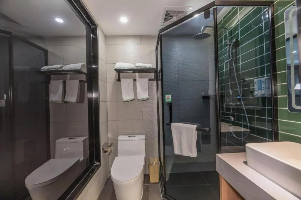 GreenTree Inn Express Zhangjiagang Hexing Town Shazhou Professional Institue of Technology