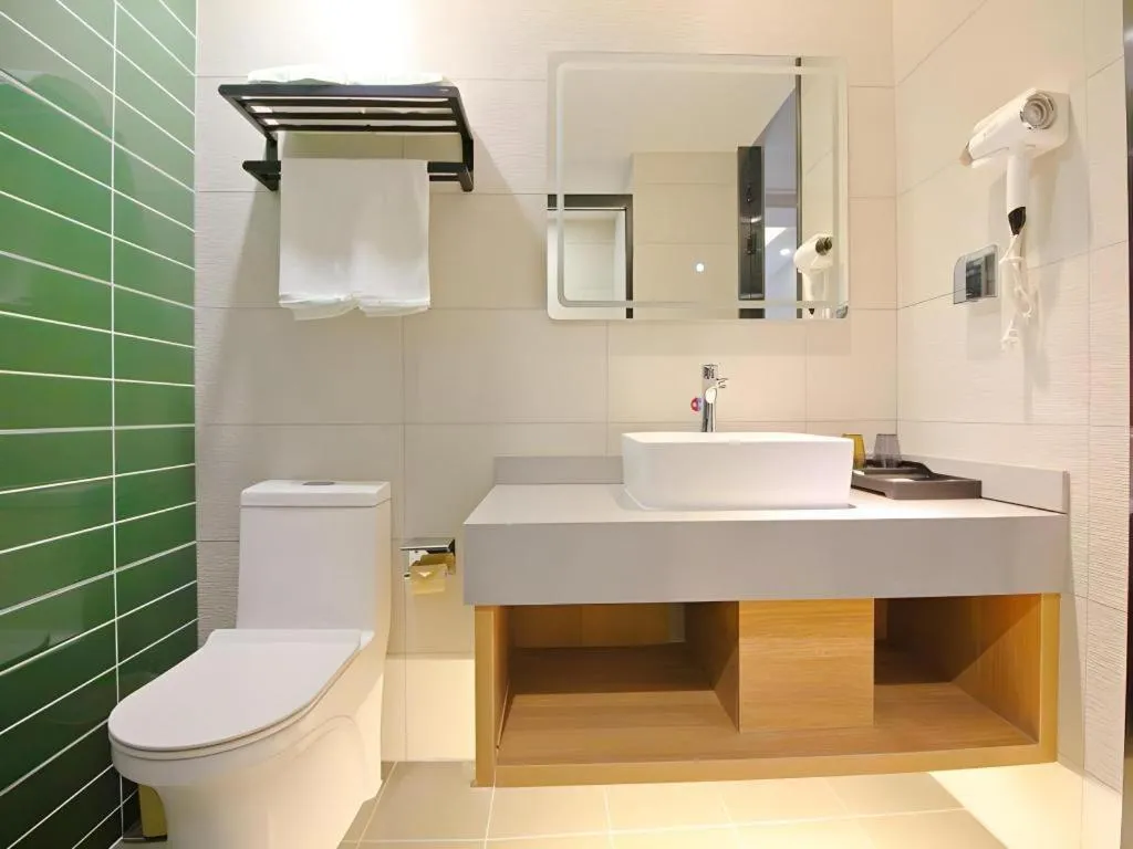 GreenTree Inn Express Zhangjiagang Hexing Town Shazhou Professional Institue of Technology