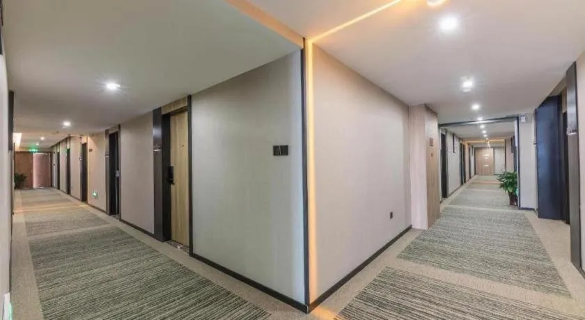 GreenTree Inn Express Zhangjiagang Hexing Town Shazhou Professional Institue of Technology