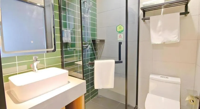 GreenTree Inn Express Zhangjiagang Hexing Town Shazhou Professional Institue of Technology