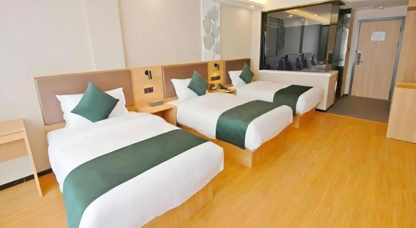 Bed in GreenTree Inn Express Zhangjiagang Hexing Town Shazhou Professional Institue of Technology