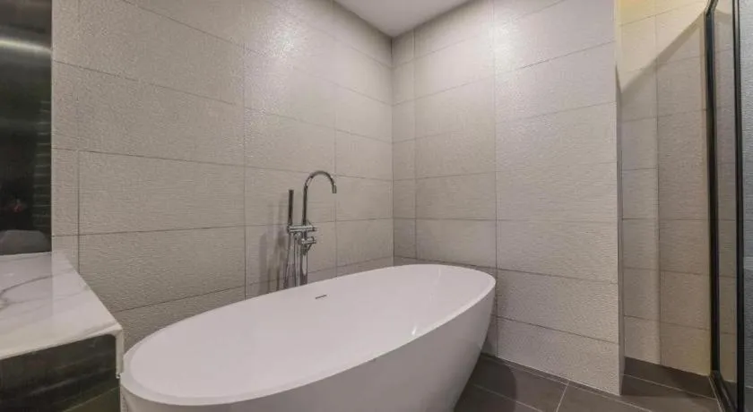 GreenTree Inn Express Zhangjiagang Hexing Town Shazhou Professional Institue of Technology