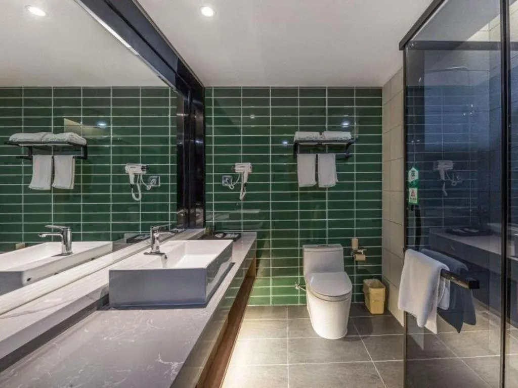 GreenTree Inn Express Zhangjiagang Hexing Town Shazhou Professional Institue of Technology