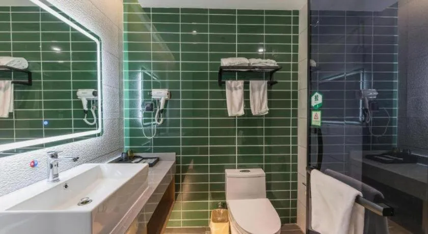 GreenTree Inn Express Zhangjiagang Hexing Town Shazhou Professional Institue of Technology