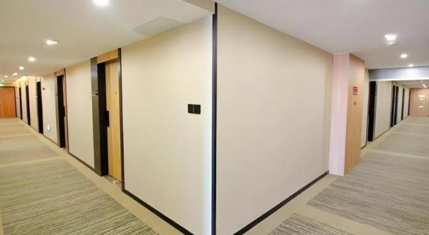 GreenTree Inn Express Zhangjiagang Hexing Town Shazhou Professional Institue of Technology