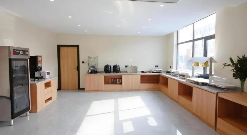 GreenTree Inn Express Zhangjiagang Hexing Town Shazhou Professional Institue of Technology