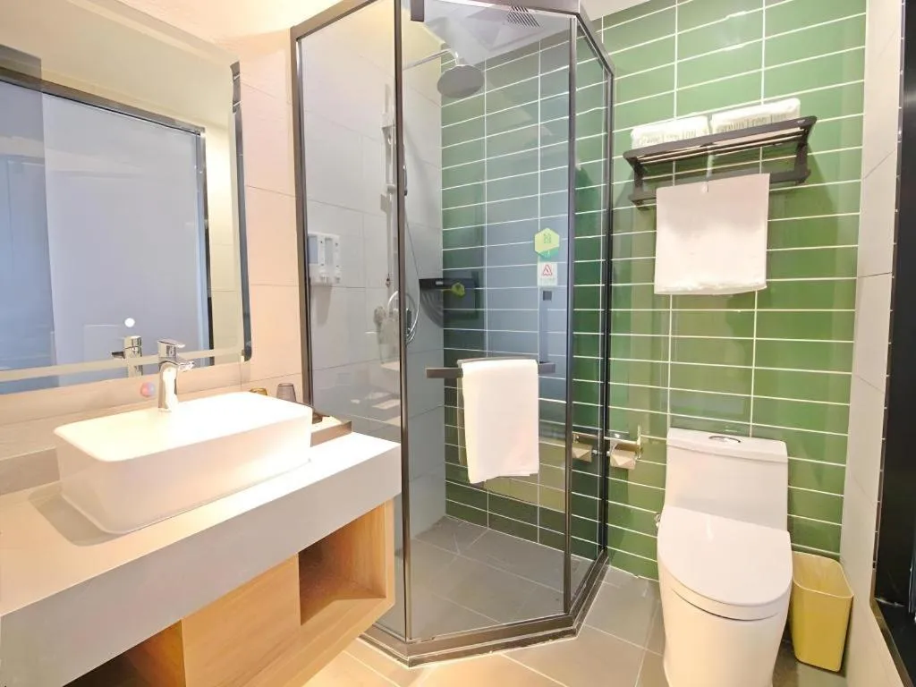 GreenTree Inn Express Zhangjiagang Hexing Town Shazhou Professional Institue of Technology