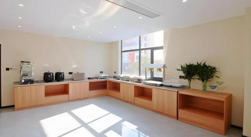 GreenTree Inn Express Zhangjiagang Hexing Town Shazhou Professional Institue of Technology