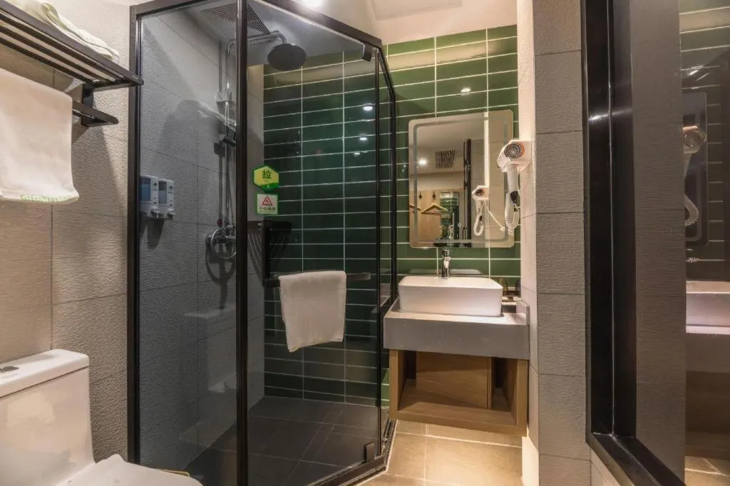 GreenTree Inn Express Zhangjiagang Hexing Town Shazhou Professional Institue of Technology