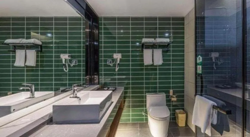 GreenTree Inn Express Zhangjiagang Hexing Town Shazhou Professional Institue of Technology