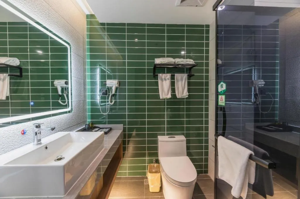 GreenTree Inn Express Zhangjiagang Hexing Town Shazhou Professional Institue of Technology