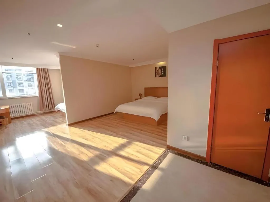 Bed in GreenTree Inn Dalian Jinzhou District Railway Station Ansheng Plaza