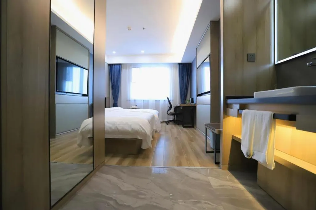 Bed in VX Hotel Jiangsu Taizhou Xinghua RT-Mart