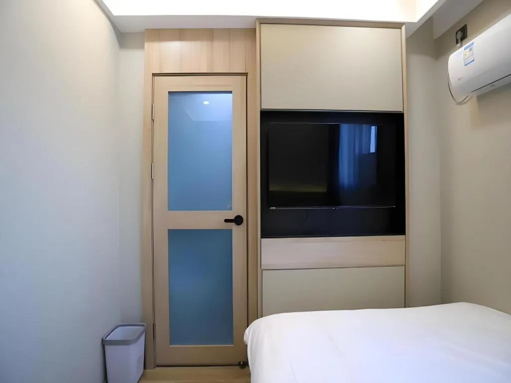 Bed in VX Hotel Jiangsu Taizhou Xinghua RT-Mart