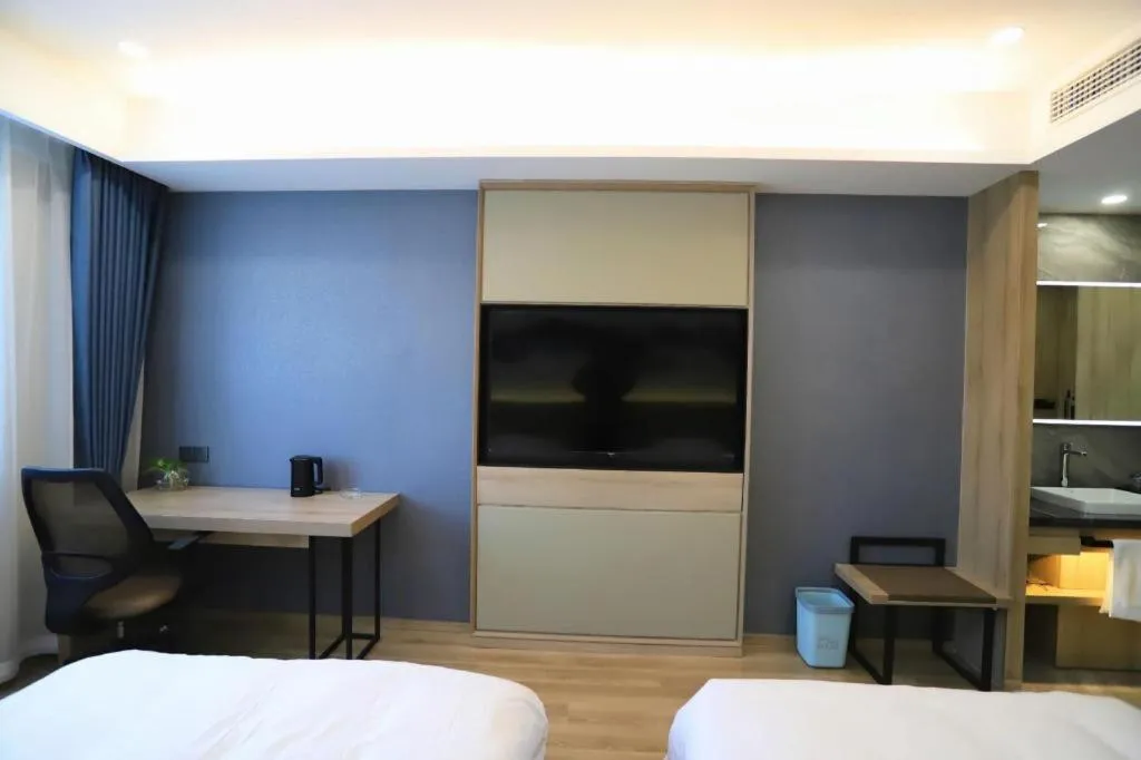 Bed in VX Hotel Jiangsu Taizhou Xinghua RT-Mart