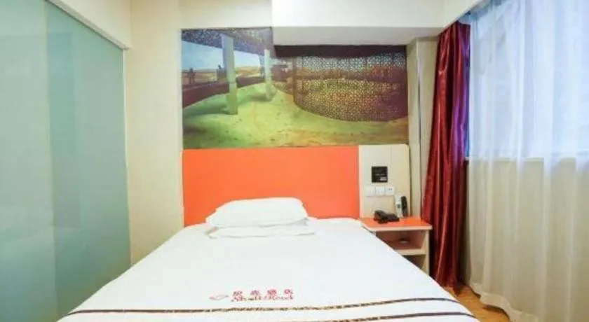 Bed in Shell Hotel Shanghai Expo Changqing Road Metro Station