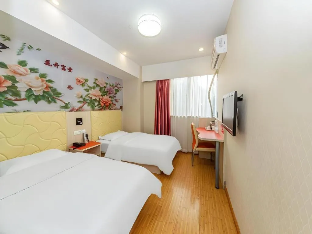 Bed in Shell Hotel Shanghai Expo Changqing Road Metro Station