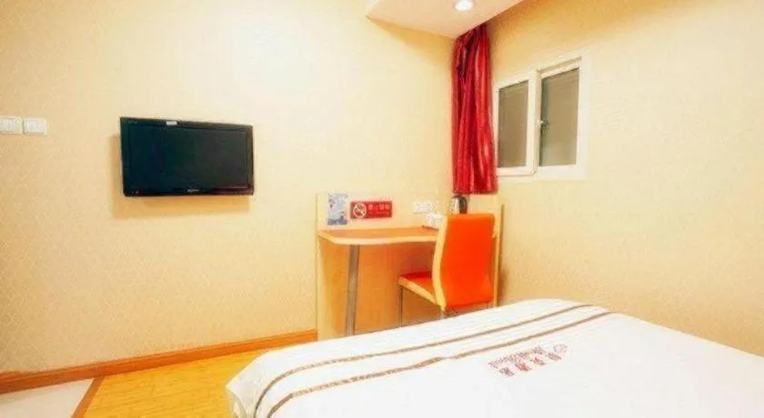 Bed in Shell Hotel Shanghai Expo Changqing Road Metro Station