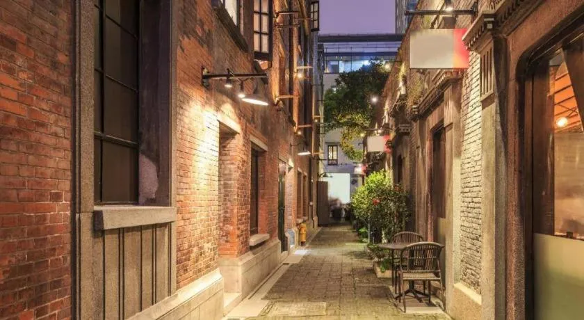 Shell Hotel Shanghai Expo Changqing Road Metro Station