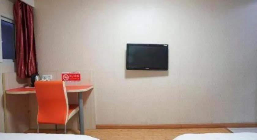 Bed in Shell Hotel Shanghai Expo Changqing Road Metro Station