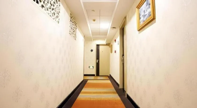 Shell Hotel Shanghai Expo Changqing Road Metro Station