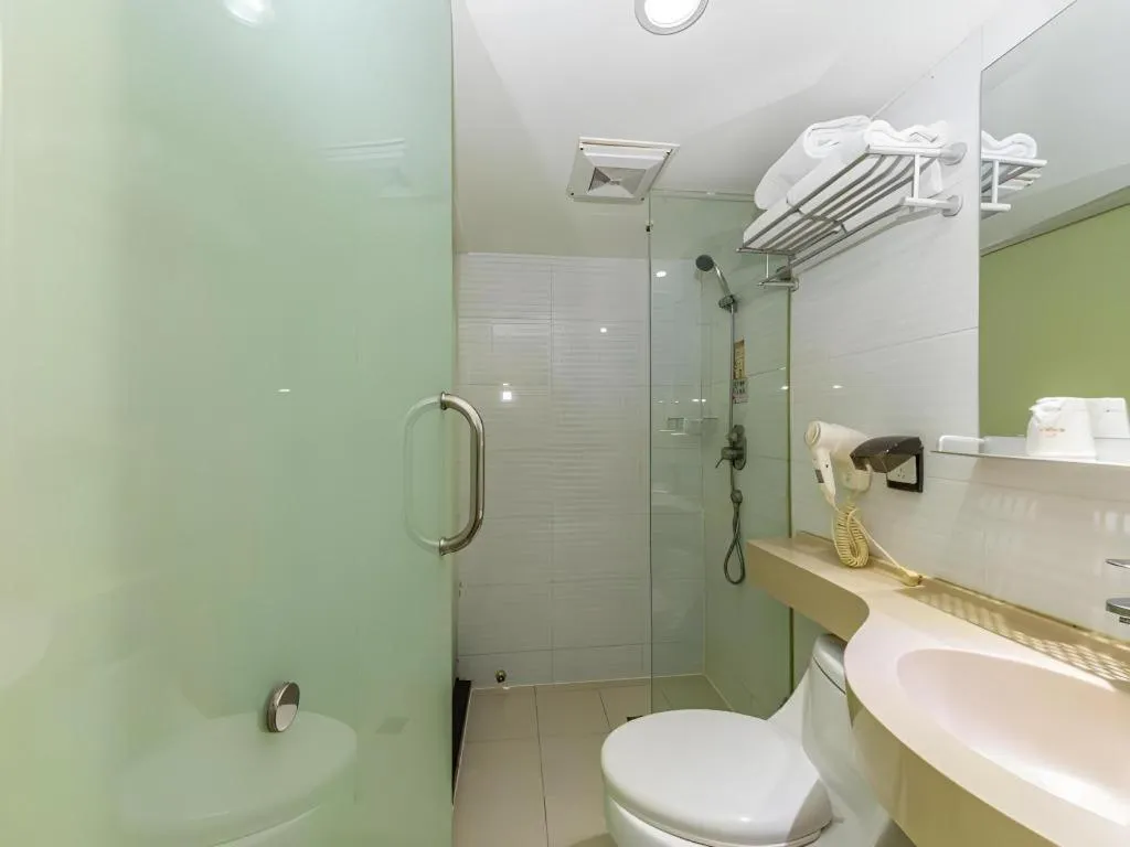 Shell Hotel Shanghai Expo Changqing Road Metro Station