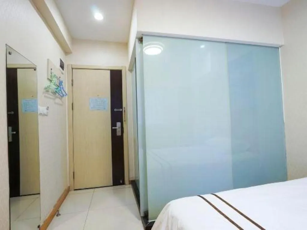 Bed in Shell Hotel Shanghai Expo Changqing Road Metro Station