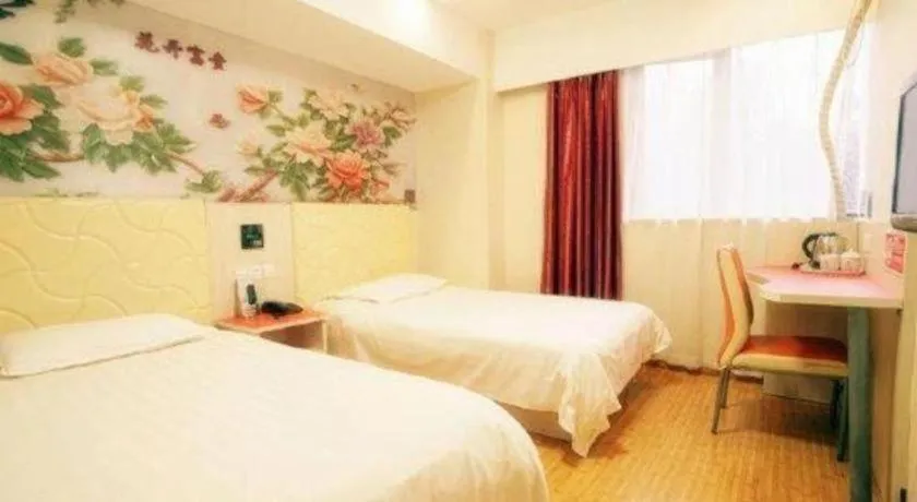 Bed in Shell Hotel Shanghai Expo Changqing Road Metro Station