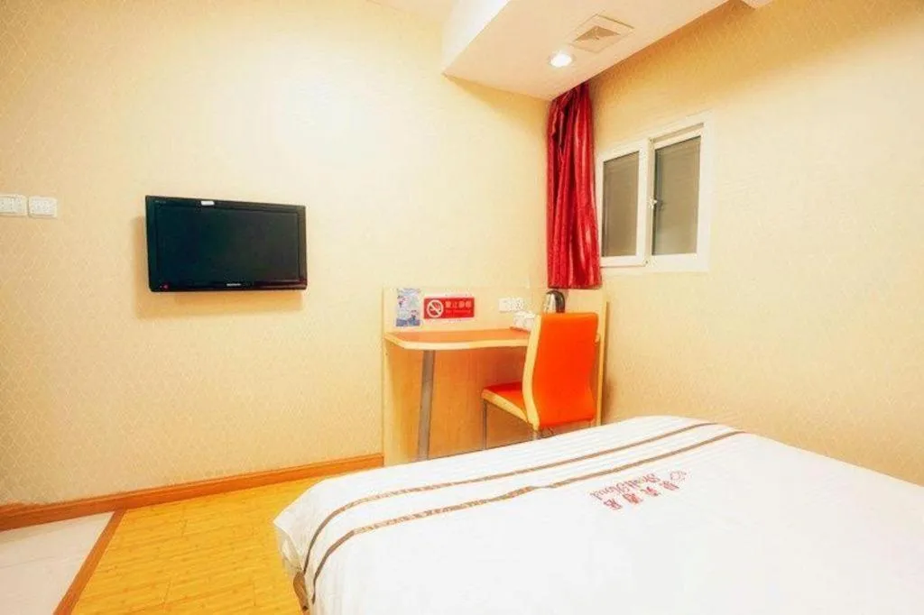 Bed in Shell Hotel Shanghai Expo Changqing Road Metro Station